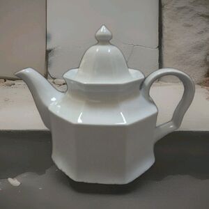 Savoir Vivre Maison Blanche Tea Coffee Pot White Octagon Shape Never Used
